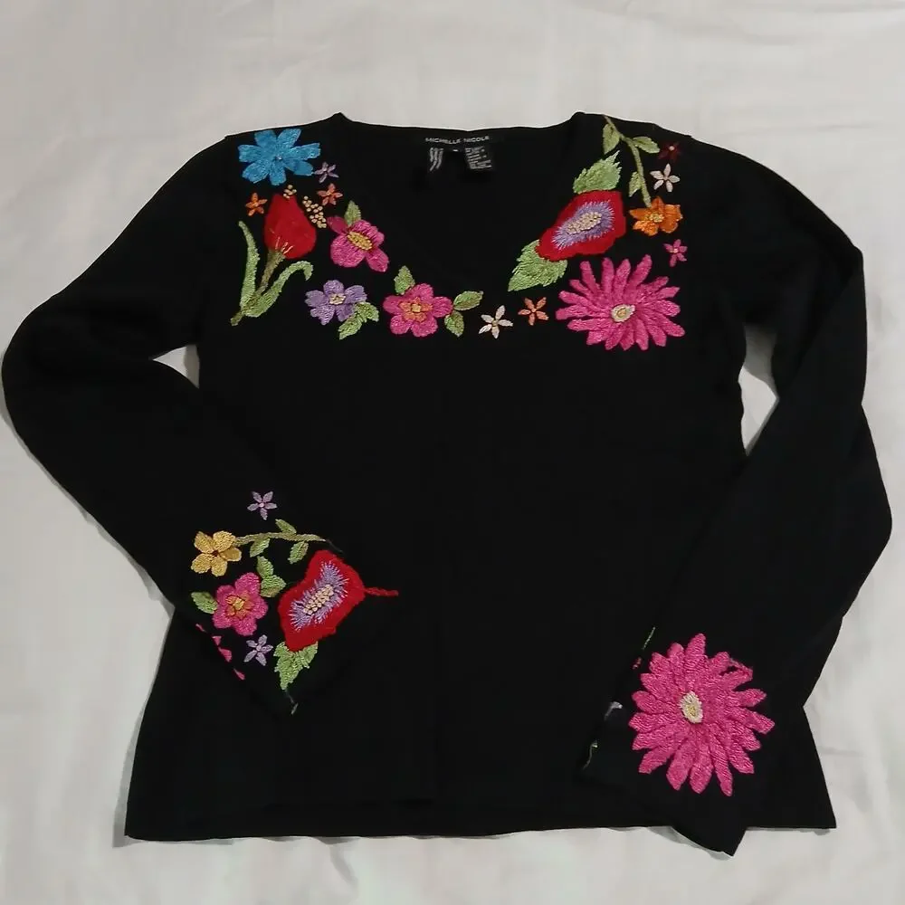 Michelle Nicole Sm Black Long-Sleeved Sweater Floral Embroidered Accents V Neck